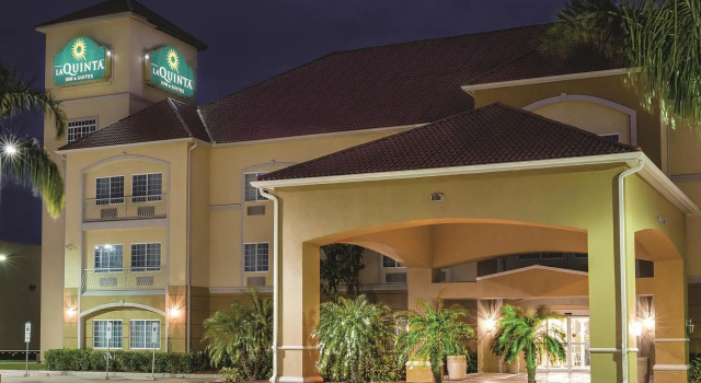 Четырёхместный номер Standard La Quinta Inn & Suites by Wyndham Mercedes Outlet Mall
