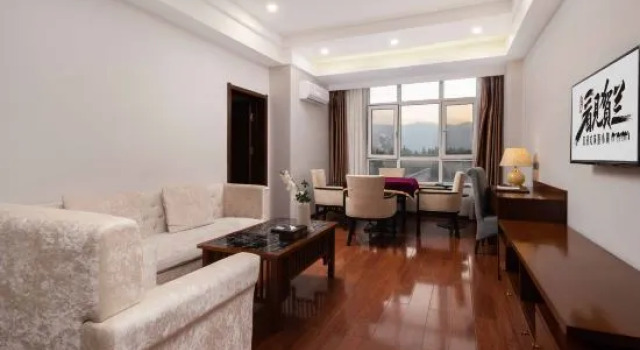 Люкс Premium Manpu Tianmu Yangyan Hot Spring Hotel (Zhenbeibao Western Studios See Helan Performing Arts Town)