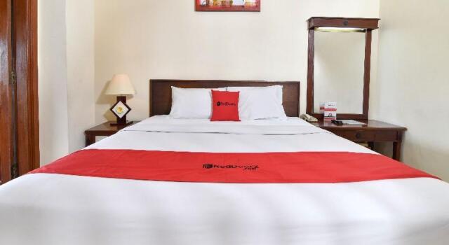 RedDoorz @ Raya Kuta, Boek Hotel Hotels in Bali met zwembad, Zwembad