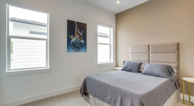 Коттедж Inviting H-Town Home Near Shops & Golf Courses