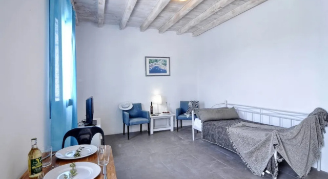 Кровать в общем номере с 2 комнатами с видом на внутренний двор Cavo Mykonos Apartments