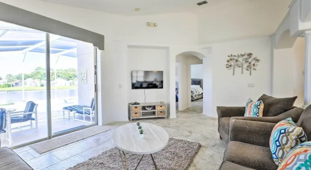 8 Mi to Disney World: Home w/ Lanai + Game Room!, Varaa Hotelli Kissimmee Kissimmee