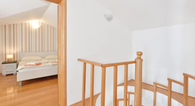 Beautiful Home in Stanici With Wifi and 2 Bedrooms, Rezerwuj Hotel Omiš Split Region