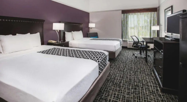 Четырёхместный номер Deluxe La Quinta Inn & Suites by Wyndham Brownwood