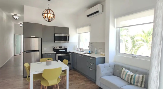 Апартаменты с балконом La Mona Loiza Apartment Complex by Stay with Bear