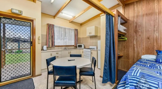 Студия Millicent Hillview Caravan Park