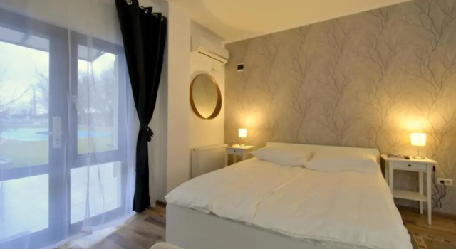 Neferprod Apartments - IS - CAM 03, Rezervovat Apartmán Hotely v Temešvár s bazénem, Bazén