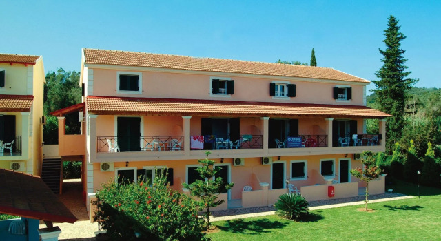 Oula Maisonettes Suites, Забронировать Отель Отели периферии Ионических островов с парковкой, Парковка