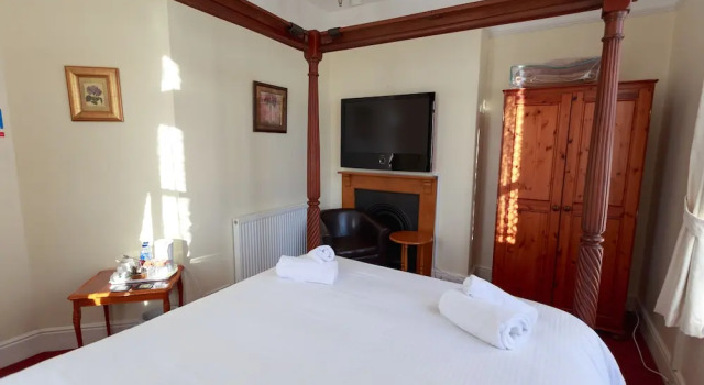 Bridge Guest House, Reserva ahora Hostal o pensión Hoteles en Tiverton con aparcamiento, Aparcamiento
