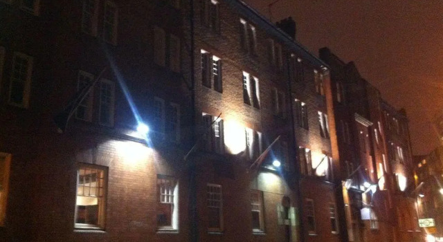 Ashton House - Hostel, Book Hostel / Vandrerhjem Hostels i Manchester, Hostel / Vandrerhjem