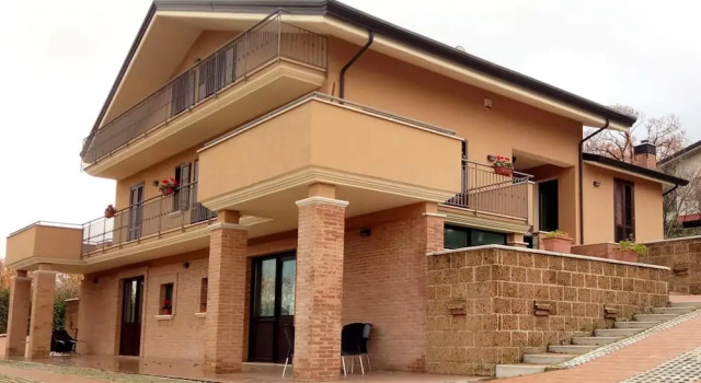 Apartment With 3 Bedrooms in Avellino, With Wonderful Mountain View, Shared Pool and Enclosed Garden, Buchen Sie Ferienwohnung Hotels in Irpinia mit Pool, Schwimmbad