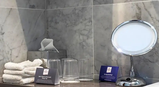 Люкс с балконом Crowne Plaza London - Kingston by IHG