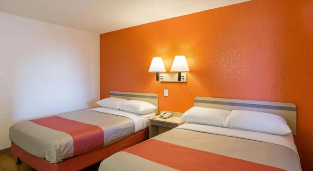 Четырёхместный номер Standard Motel 6- Denver, CO Downtown
