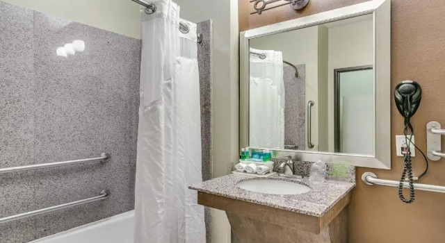 Люкс с 2 комнатами Holiday Inn Express & Suites Lubbock Southwest   Wolfforth by IHG