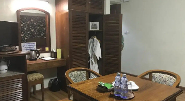 Номер Economy Crystal Palace Hotel