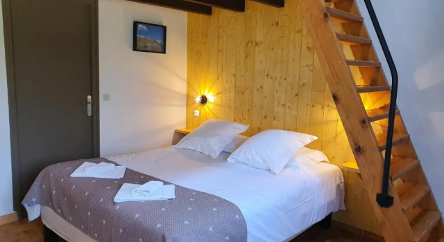 Четырёхместный номер Standard Logis Hôtel Restaurant LEscarbille