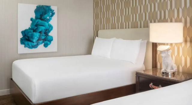 Четырёхместный номер Standard Renaissance Phoenix Downtown Hotel
