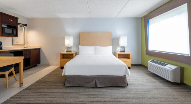 Люкс с 2 комнатами Holiday Inn Express & Suites Wheat Ridge-Denver West by IHG