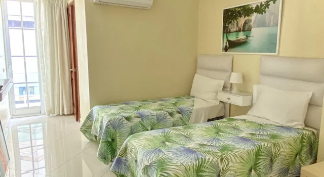 Семейные апартаменты с 2 комнатами с балконом Hotel Shakey
