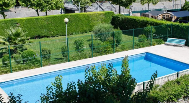 Апартаменты Charming Apartment in The City Center With Furnished Terrace pool & Garage