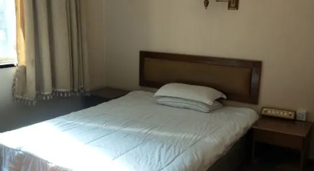 Xinchang Dongyuan Hotel