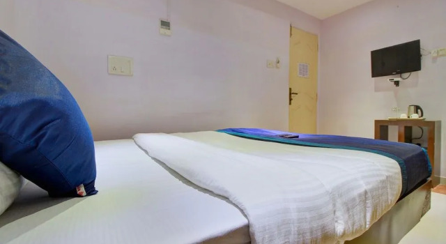 OYO 12941 Hotel Forest Transit