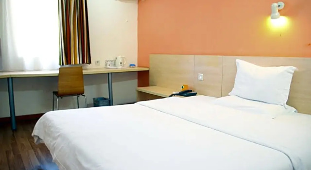Двухместный номер Standard 7 Days Inn Guangzhou Jiangxia Metro Branch