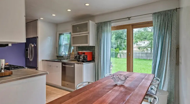 Коттедж Hamptons Bay Home on Shinnecock Bay w/ Yard!