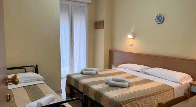 Трёхместный номер Standard с балконом Hotel Valparaiso