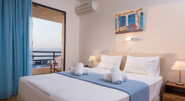Lido Hotel, Rezerwuj Hotel Hotele w Corinthia z basenem, Basen