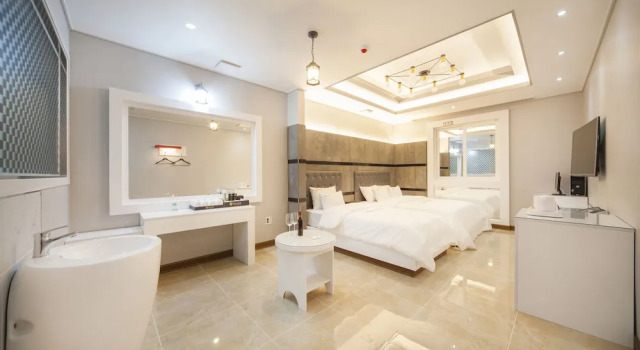Standard Twin room Samho Hotel