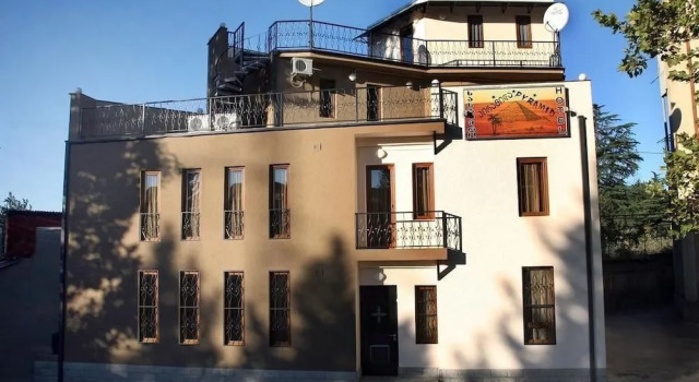 Hotel Pyramida, Prenota Hotel Tbilisi Tbilisi Region