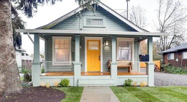 Коттедж Walkable Location: Quaint Cottage in Forest Grove!