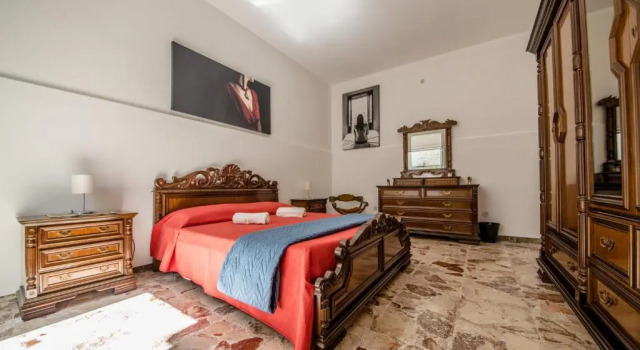 Carlentini house B&B, Забронировать Отель «постель и завтрак» Отели в центре Комизо, в центре