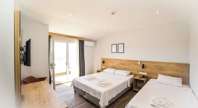Трёхместный номер Standard с балконом Porta Trakis HOTEL