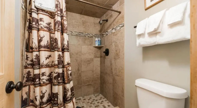 Четырёхместный номер Standard 4 Seasons Inn on Fall River