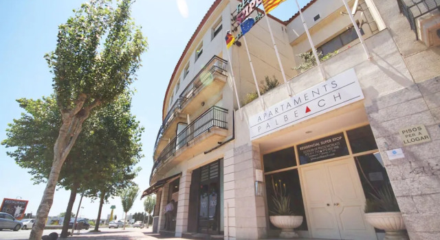 Residencial Super Stop Palafrugell, Забронировать Отель Палафружель Baix Empordà, рядом с Plaça Nova