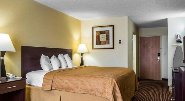 Номер Standard Quality Inn & Suites