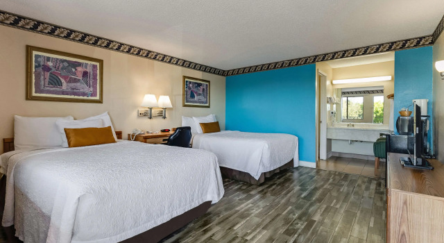 Четырёхместный номер Standard Knights Inn Madera
