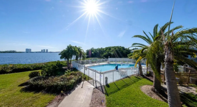 Двухместный номер Superior с видом на бассейн Red Roof Inn Ft Myers