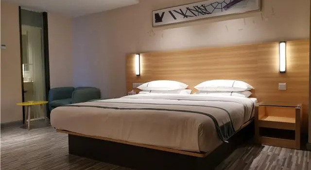 Люкс City Comfort Inn Maoming Huazhou Railway Station