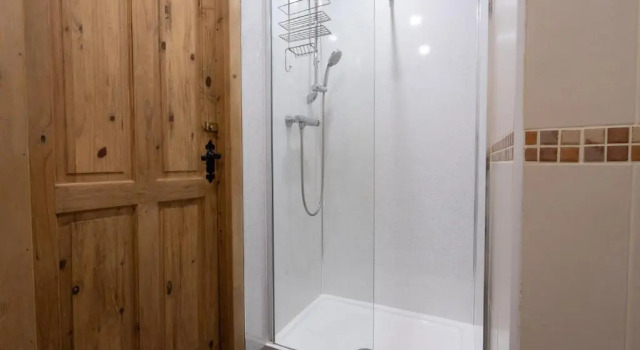 Коттедж The Holmes Barn - Sleeps 16 - Pet Friendly
