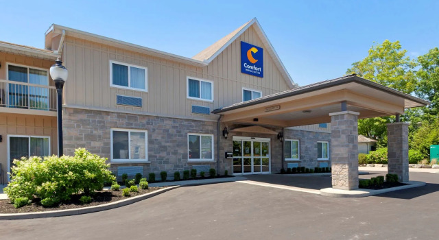 Comfort Inn & Suites Thousand Islands Harbour District, Varaa Hotelli Gananoque 