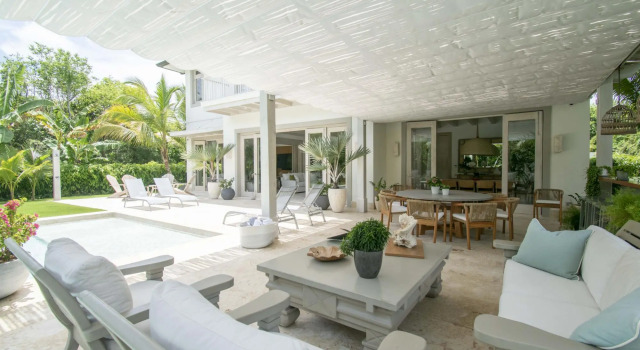 Stylish Fully-staffed Villa Near Beach and Lagoons in Exclusive Golf Resort, Забронировать Курортный отель Отели Пунта-Кана 3 звезды, рядом с Cap Cana Marina, 3*