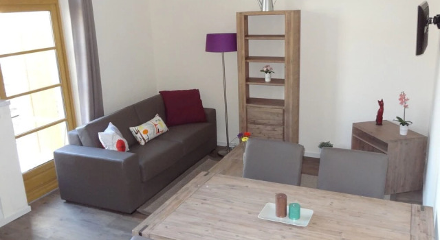 Nice Apartment With Dishwasher Located Among Lavender Fields, Забронировать Апартаменты/квартира Отели Drôme Provençale с парковкой, Парковка