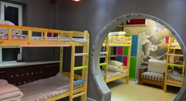 Кровать в общем номере Lanzhou Up in the Wing Youth Hostel