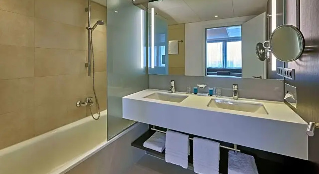 Двухместный полулюкс Park Inn by Radisson Berlin Alexanderplatz