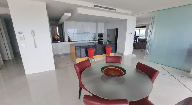 Номер Standard Пентхаус с 3 комнатами с балконом и с видом на океан Aria Apartments