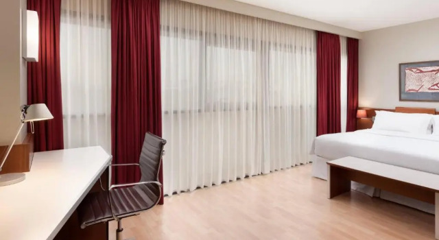 Двухместный номер Corner Four Points by Sheraton Barcelona Diagonal