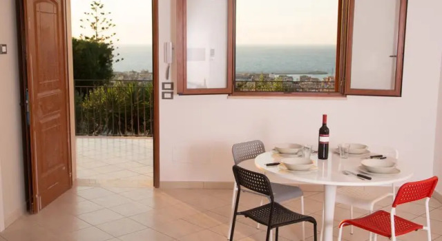 Villa del Golfo, Book Villa Sommerhuse i Sicilien, Hytte